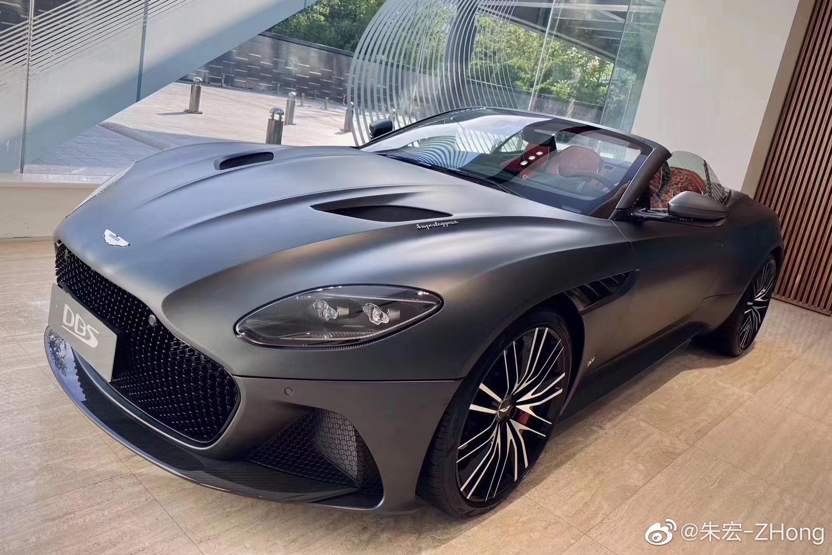 阿斯顿马丁阿斯顿马丁 DBS 限量版敞篷的