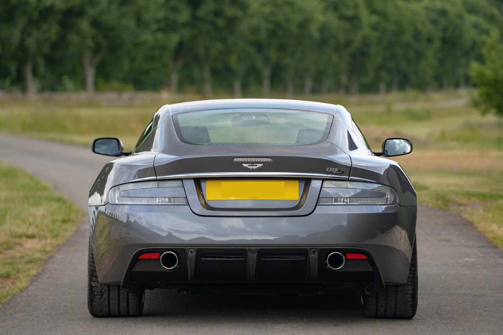 好看的汽车：Aston Martin DBS 美炸