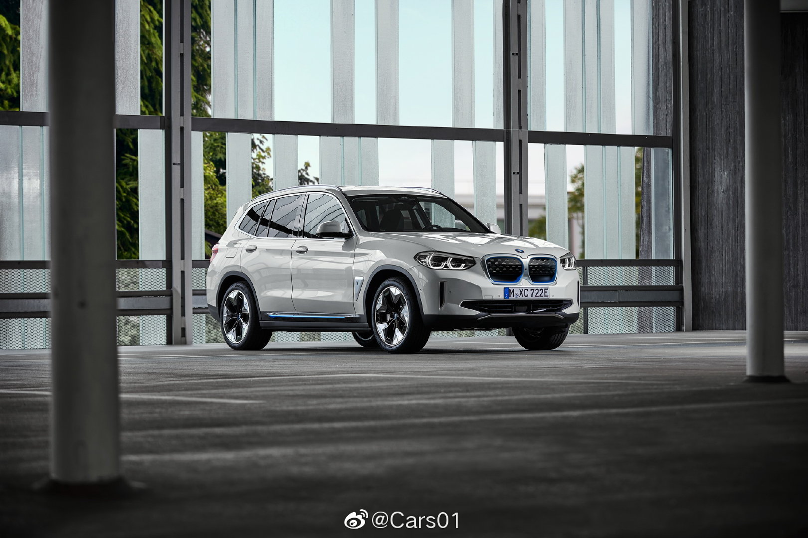 汽车美图赏析：宝马纯电动SUV iX3更多官图