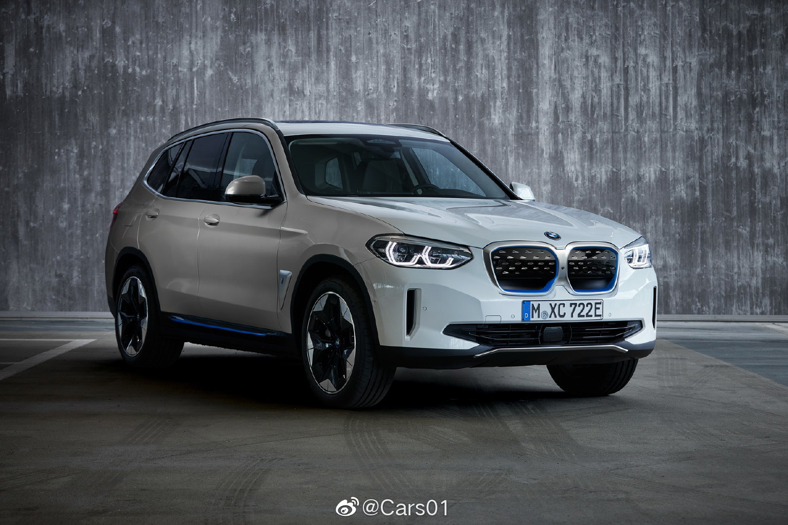 汽车美图赏析：宝马纯电动SUV iX3更多官图