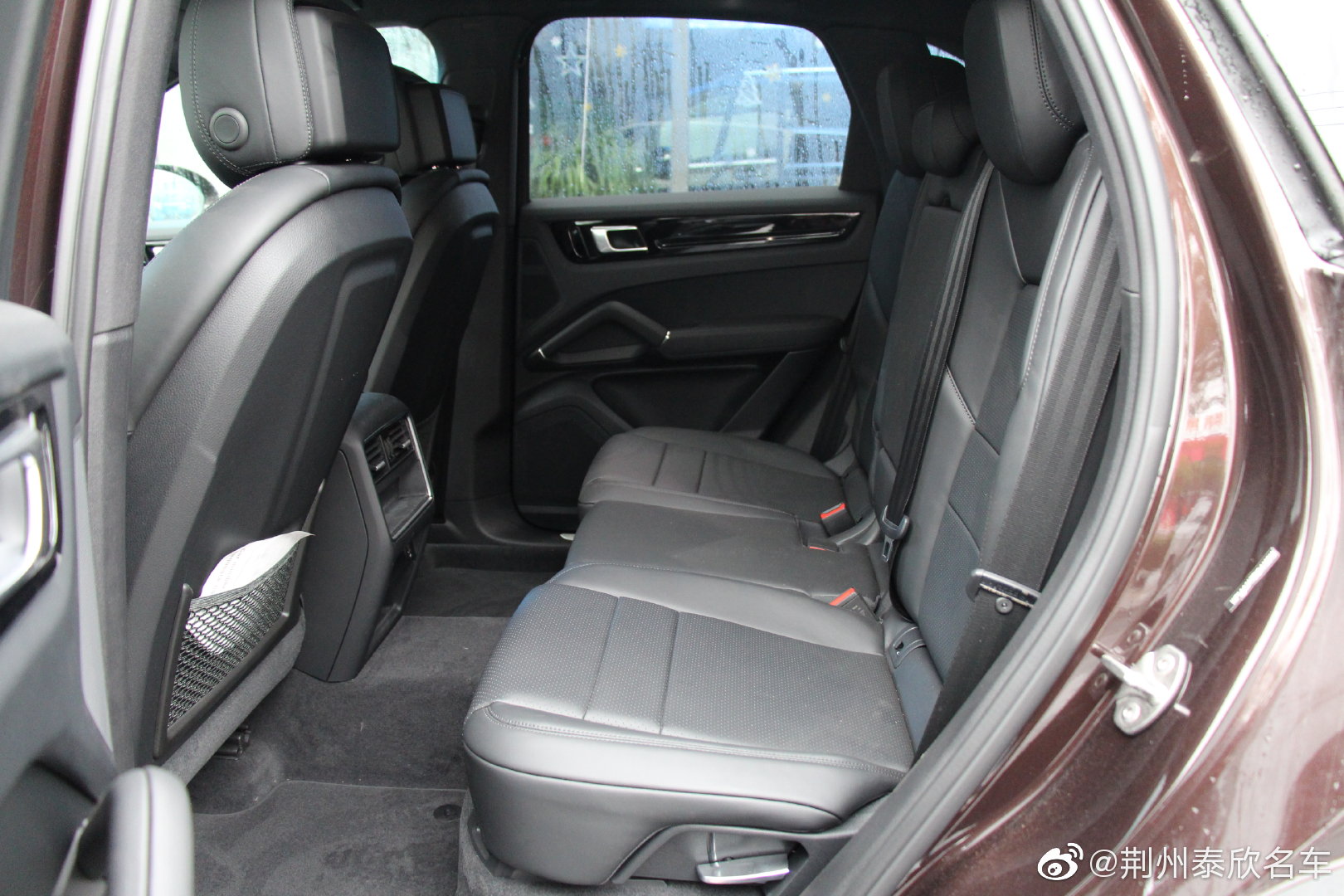 保时捷卡宴优惠高达10万元 首付9.88万起 新车开回家