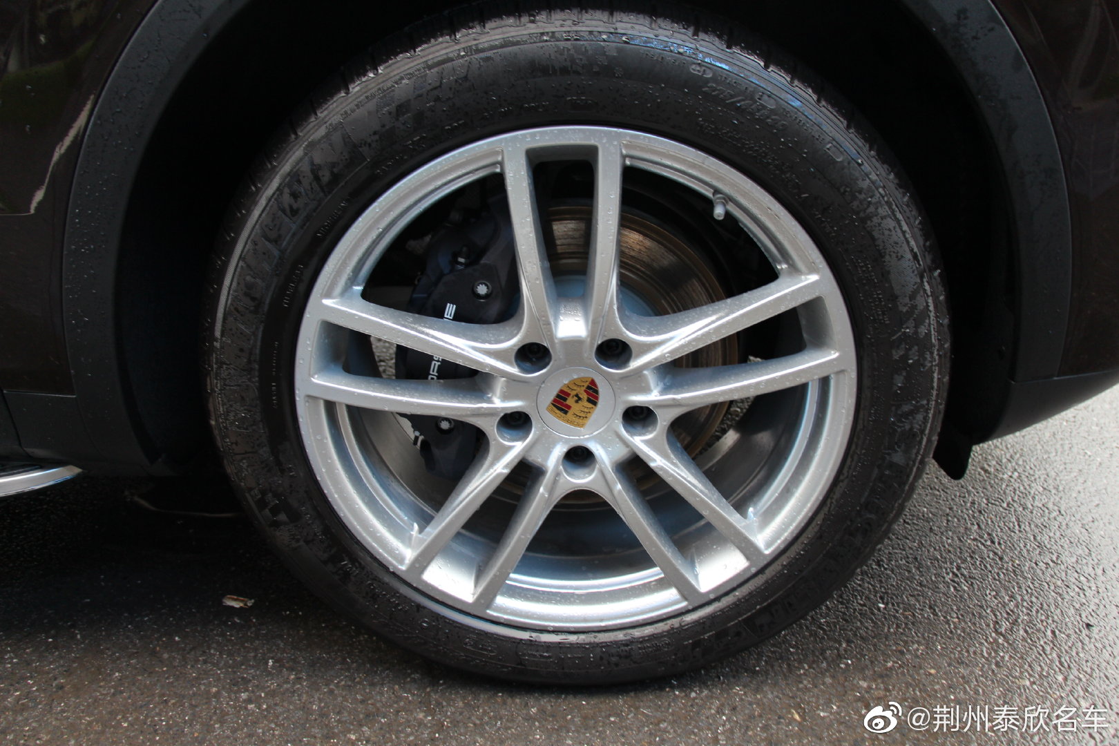 保时捷卡宴优惠高达10万元 首付9.88万起 新车开回家