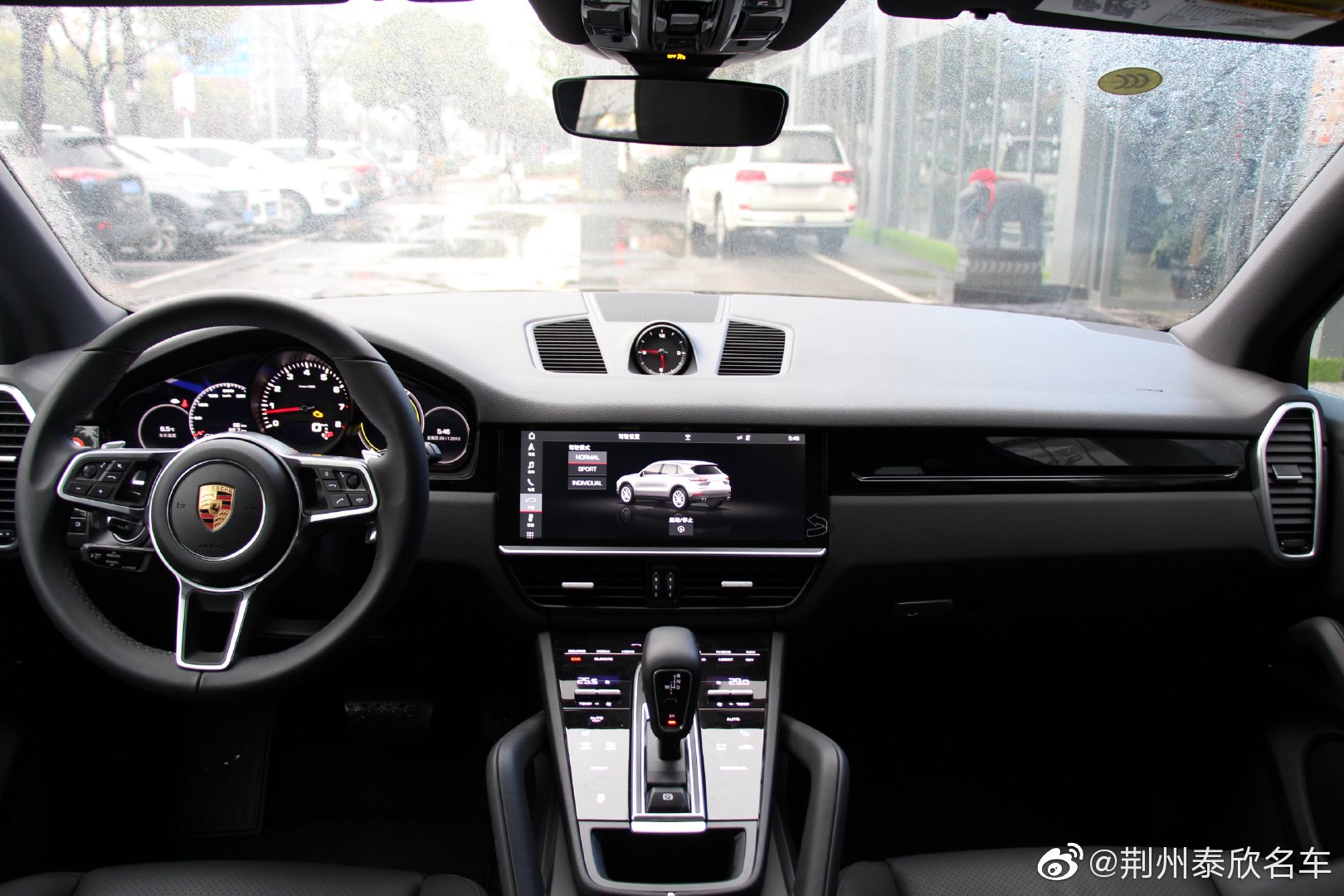 保时捷卡宴优惠高达10万元 首付9.88万起 新车开回家