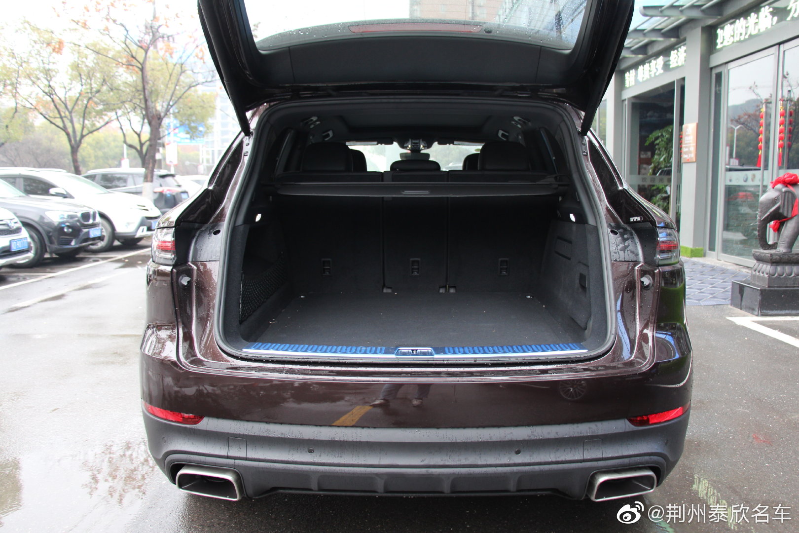 保时捷卡宴优惠高达10万元 首付9.88万起 新车开回家