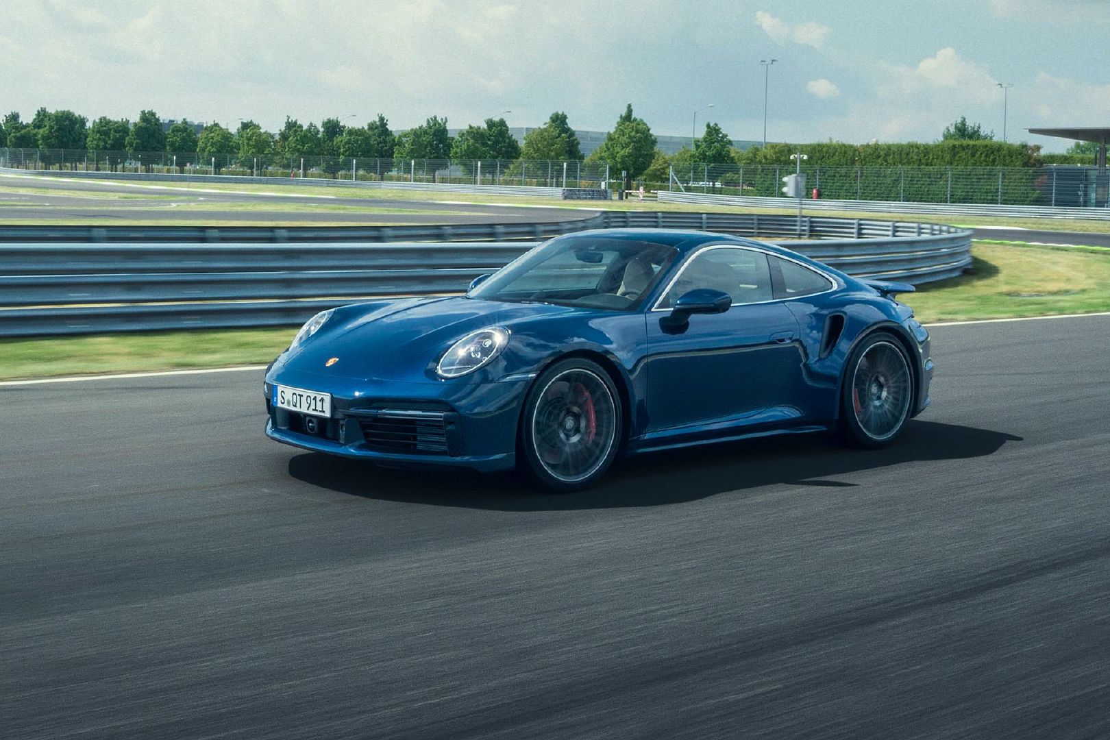 2021 Porsche 911 Turbo虽少个“S”，但实力仍不容小嘘