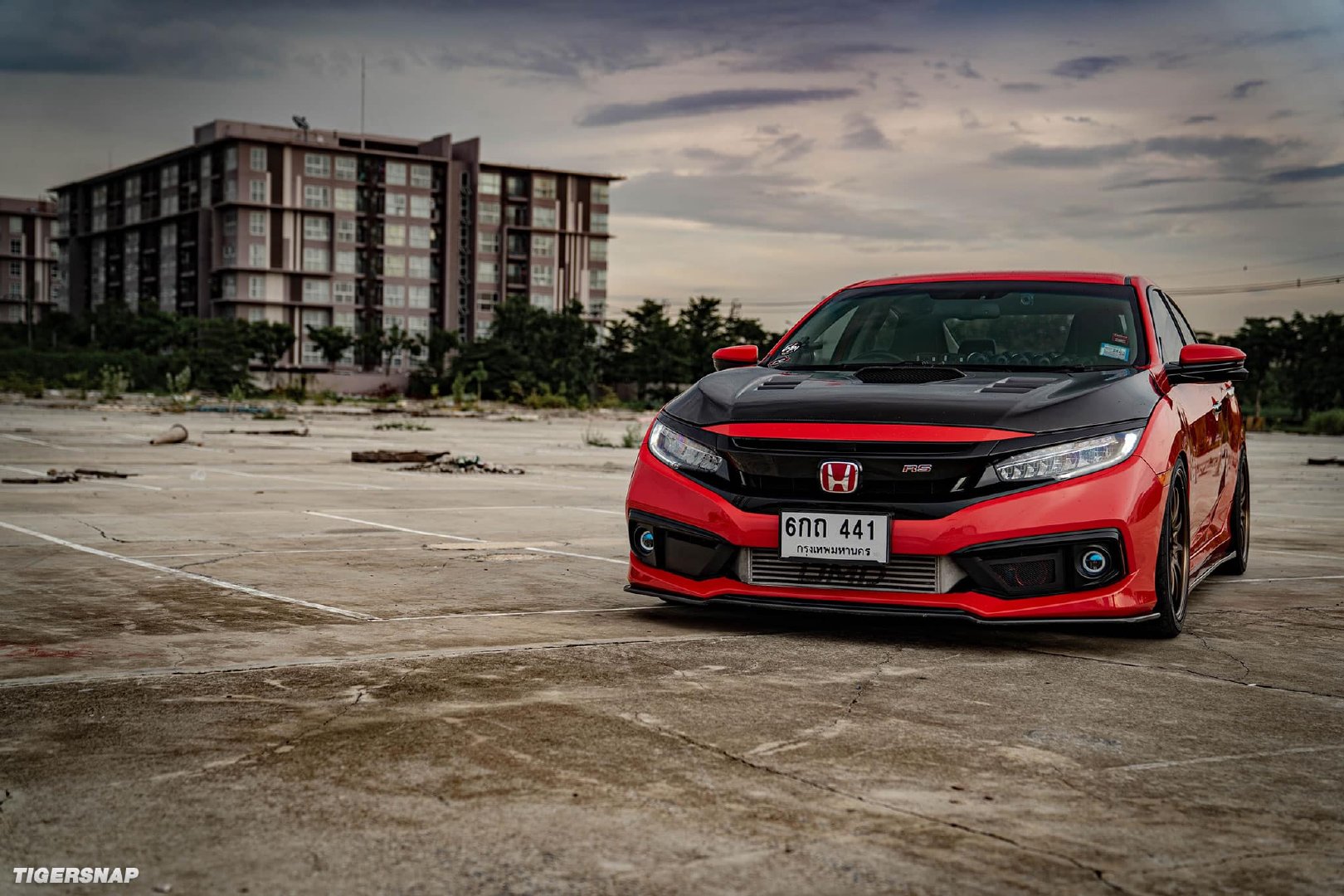 红色本田思域十代目泰仔风靓仔