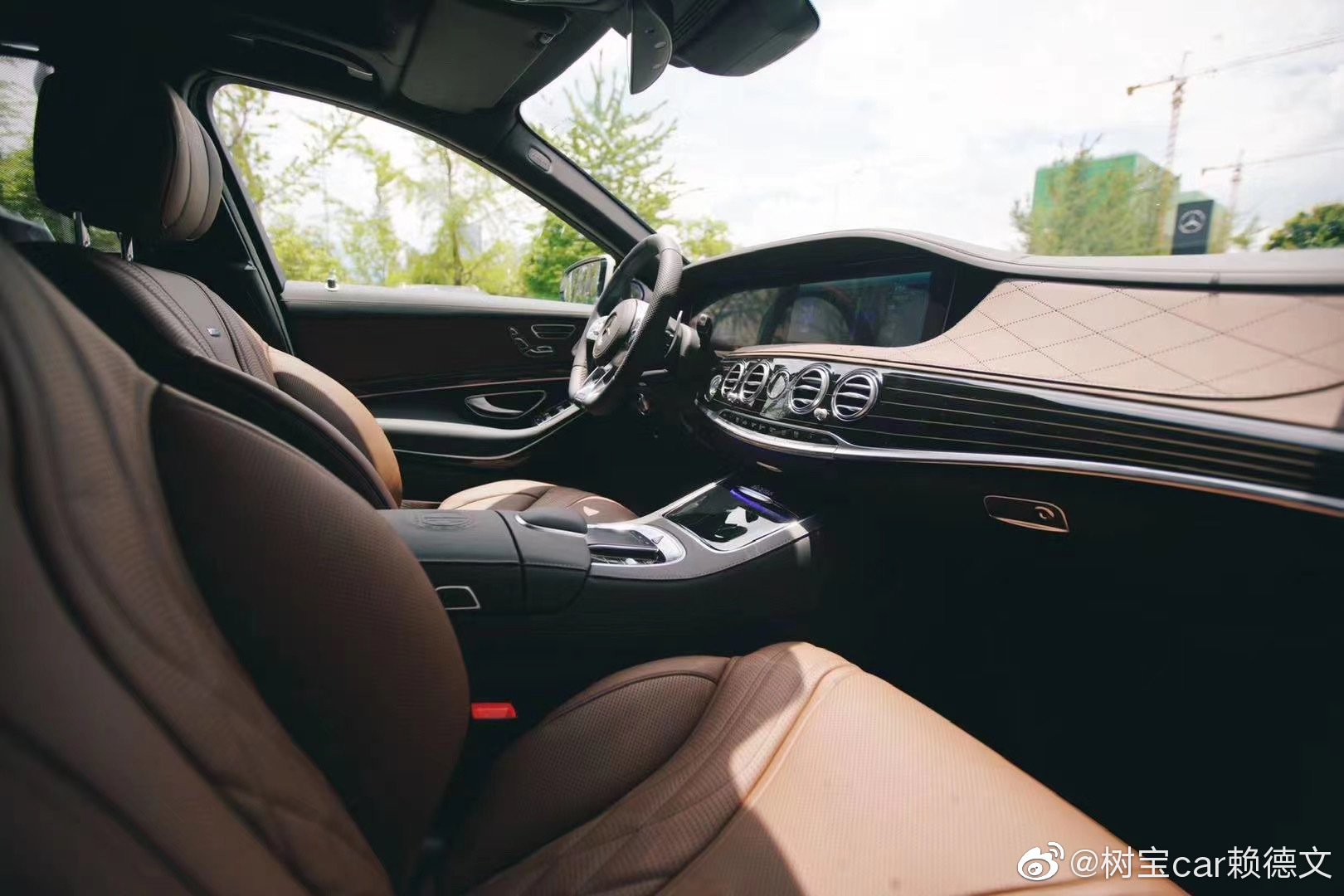 奔驰S65L AMG 白棕，黑黑，国6。