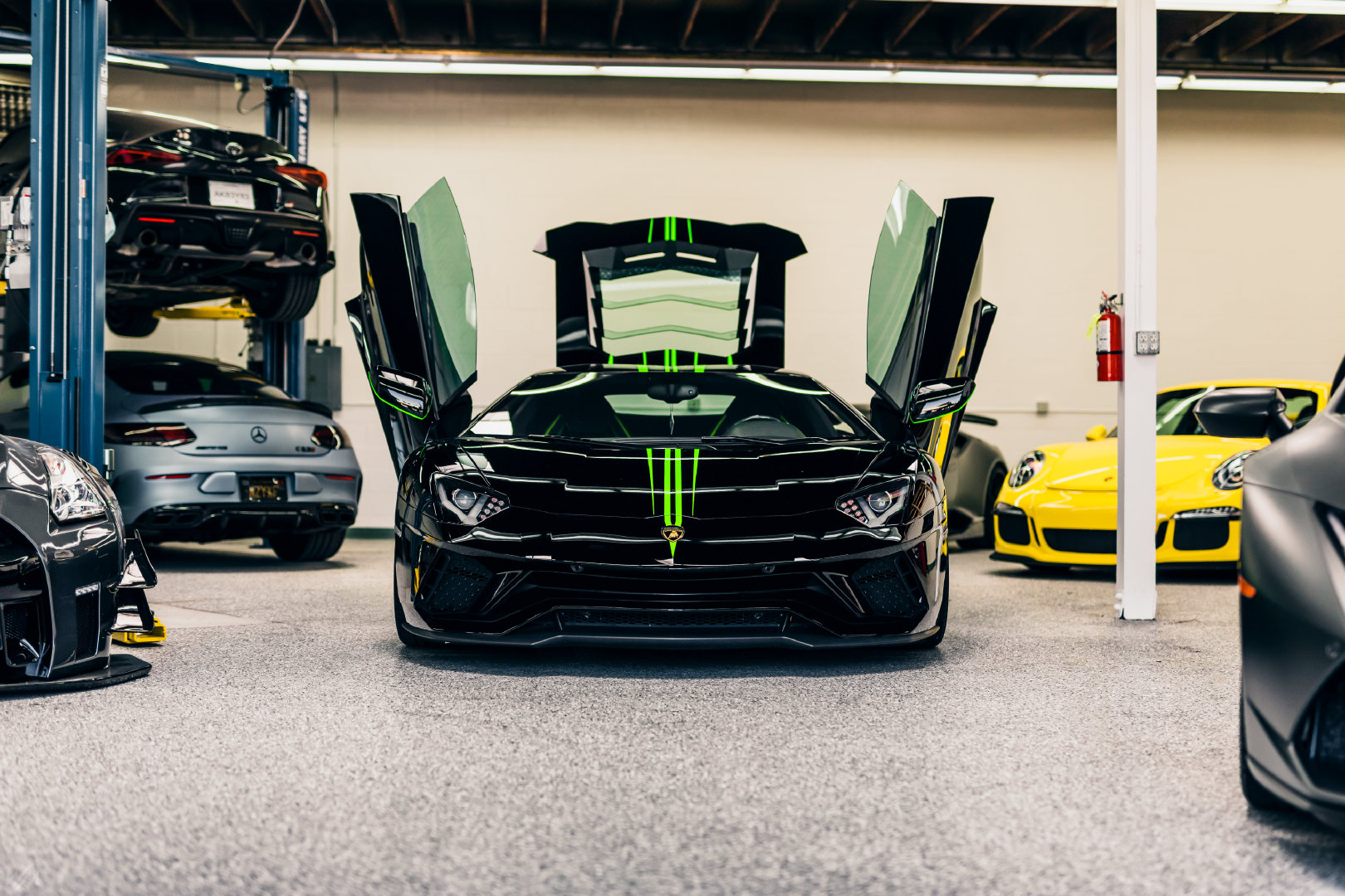 黑色蛮牛，大牛还是黑的更酷一点，Lamborghini Aventador S