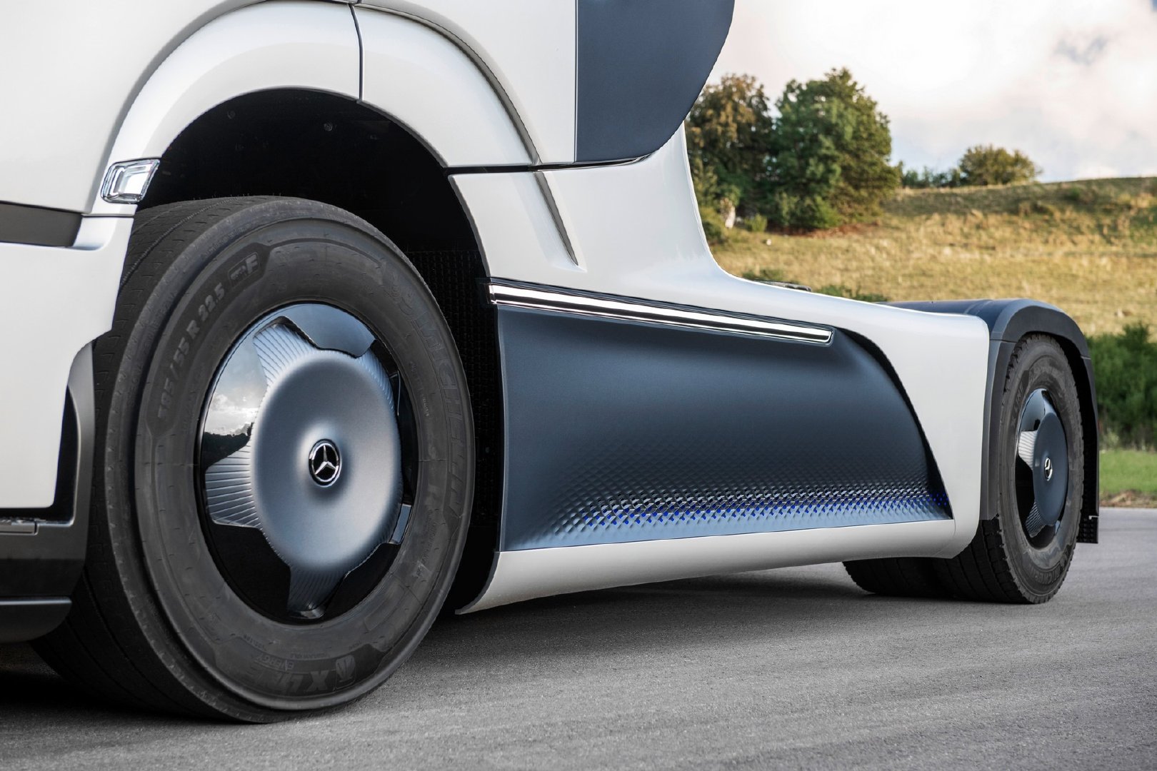 很有未来的样子，奔驰GenH2燃料电池概念卡车