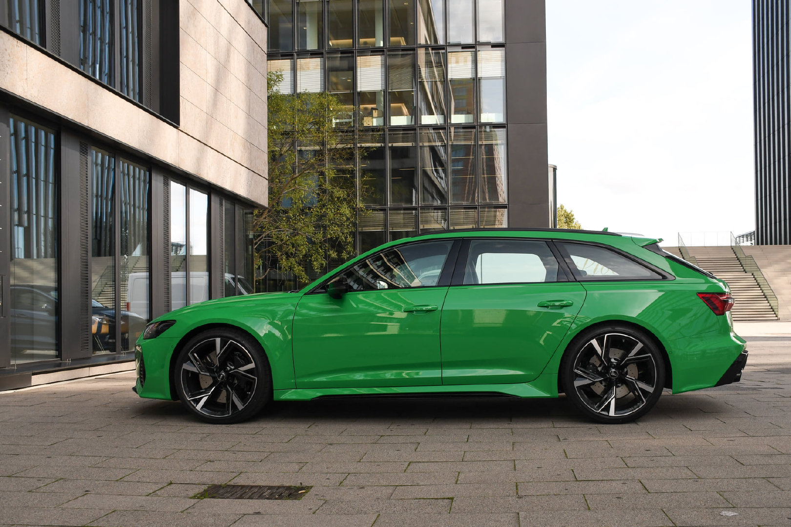 奥迪RS6：硬核跑者！舍我其谁！