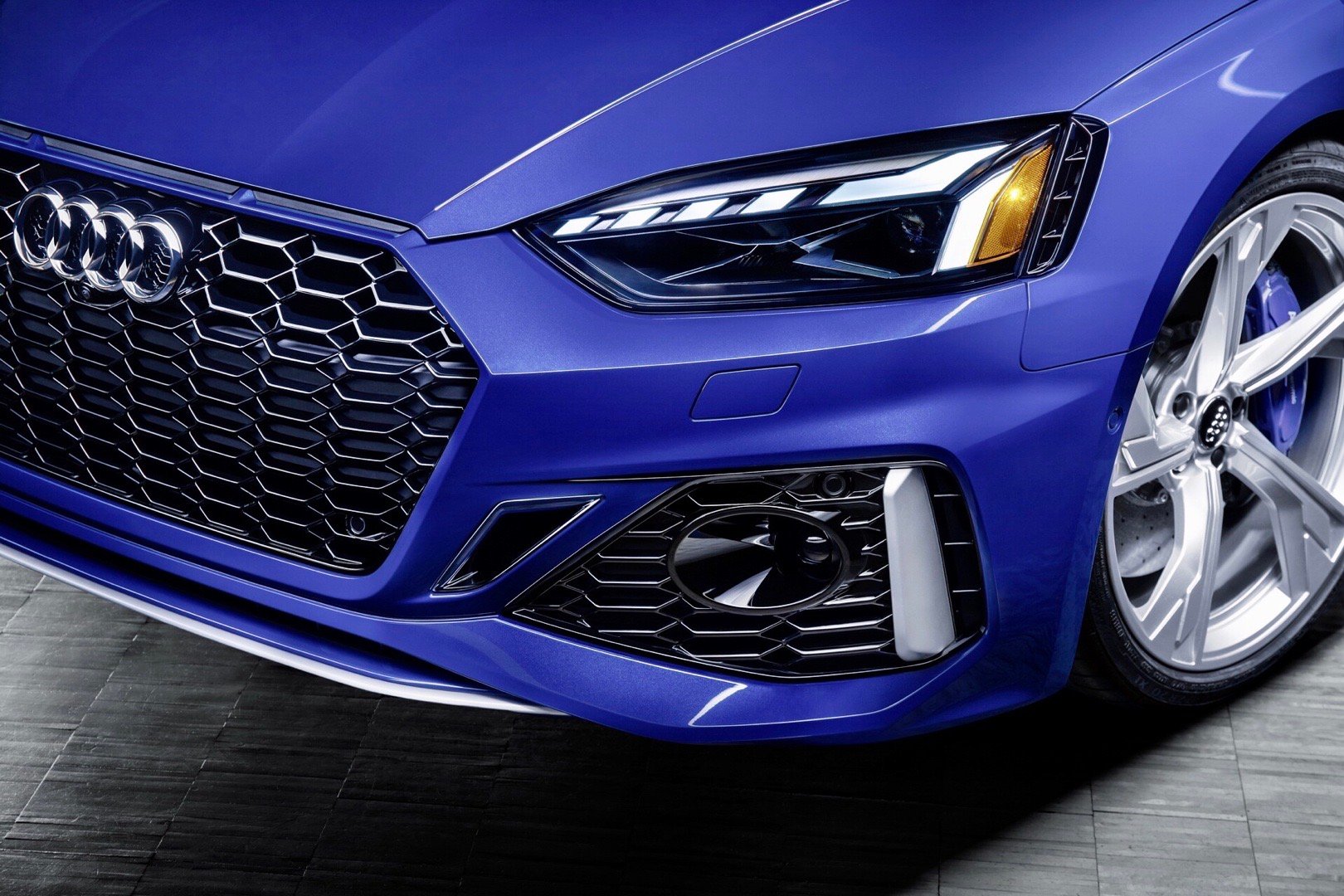 这台奥迪RS5真的好看，不愧是标杆!