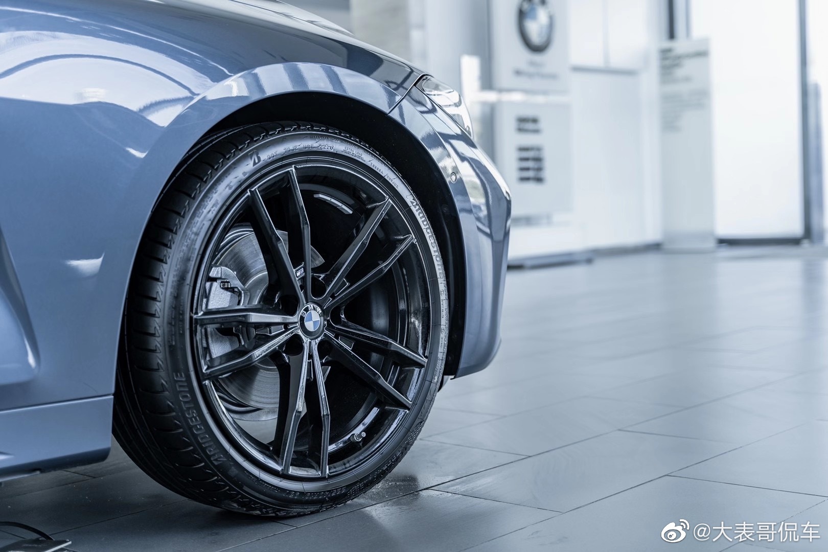 宝马4系轿跑，这大鼻孔，越看越喜欢！