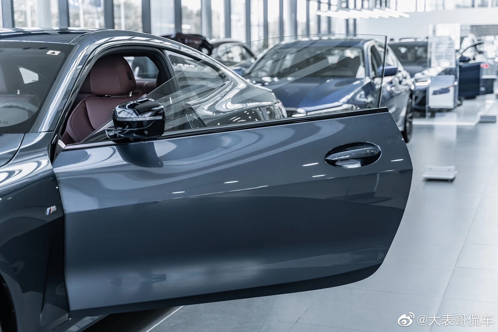 宝马4系轿跑，这大鼻孔，越看越喜欢！