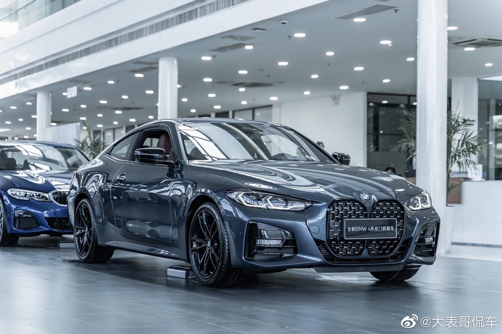 宝马4系轿跑，这大鼻孔，越看越喜欢！