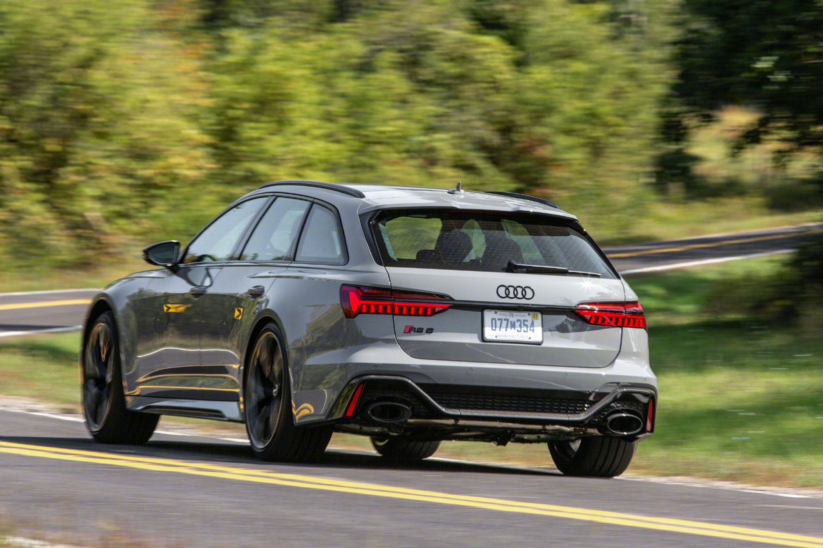 Audi RS6 Avant 让人难以拒绝的旅行车！这个颜色爱了吗？