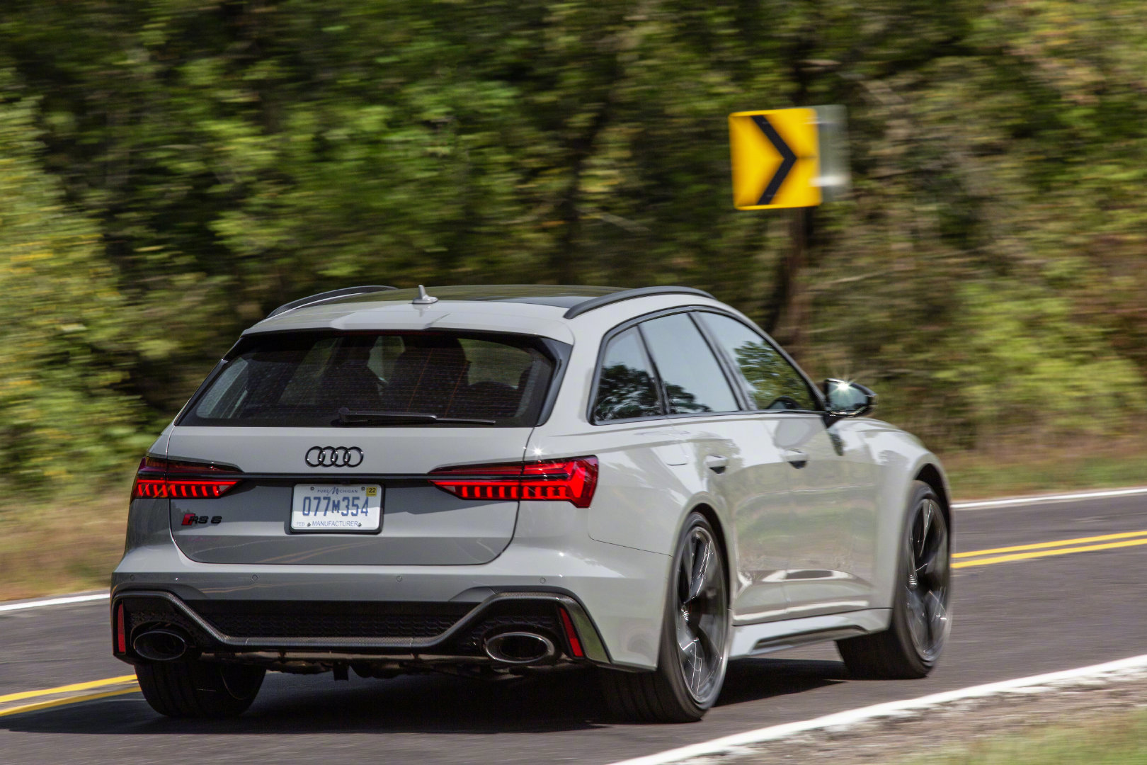 Audi RS6 Avant 让人难以拒绝的旅行车！这个颜色爱了吗？