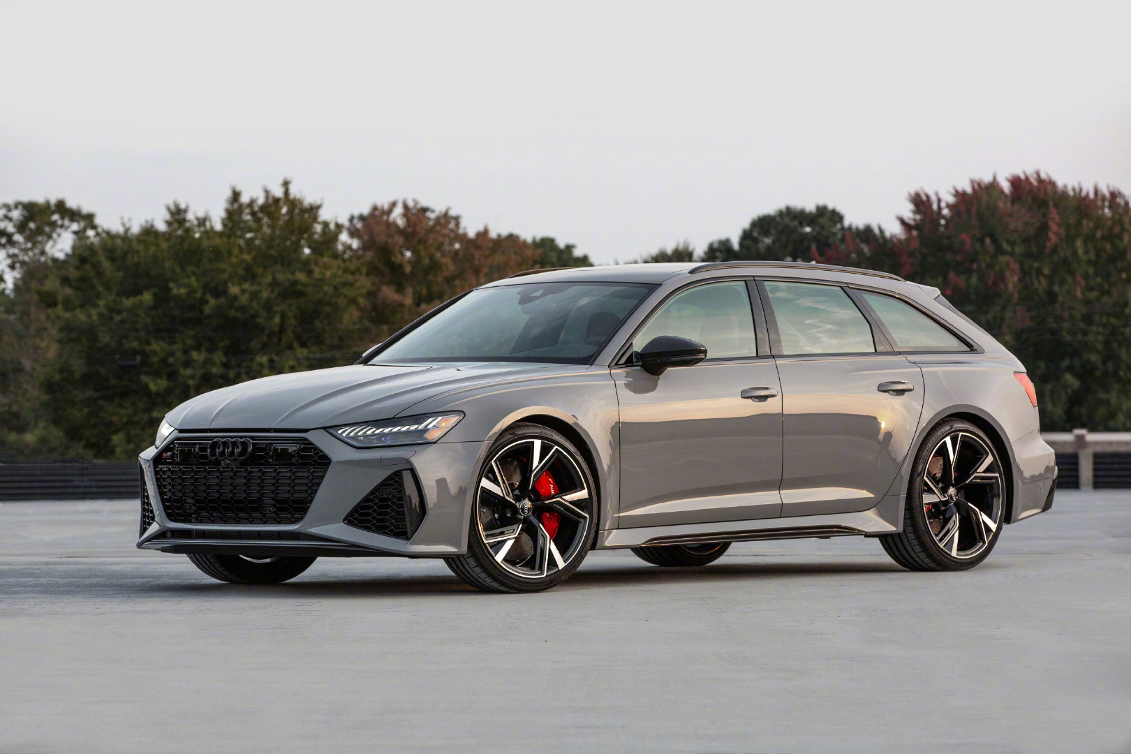 Audi RS6 Avant 让人难以拒绝的旅行车！这个颜色爱了吗？