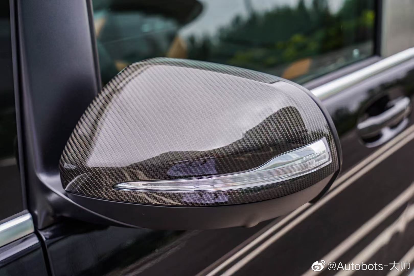 国六巴博斯版奔驰VS980 5.37米 七座 全车碳纤维定制