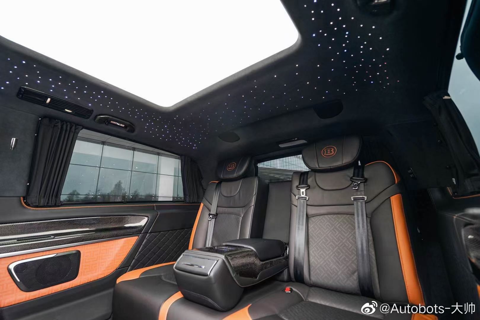 国六巴博斯版奔驰VS980 5.37米 七座 全车碳纤维定制