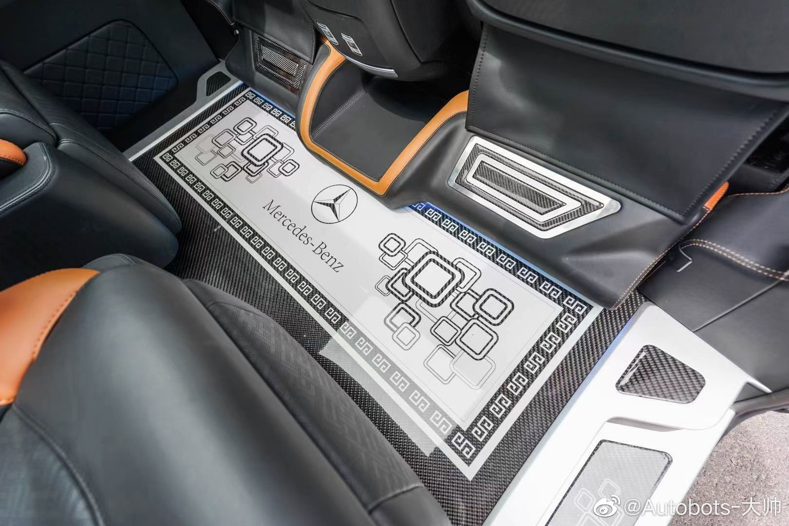 国六巴博斯版奔驰VS980 5.37米 七座 全车碳纤维定制