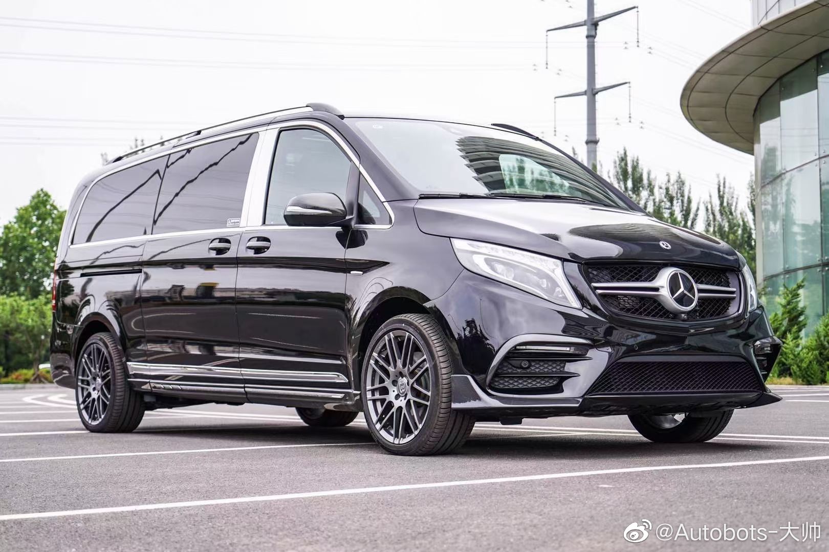 国六巴博斯版奔驰VS980 5.37米 七座 全车碳纤维定制