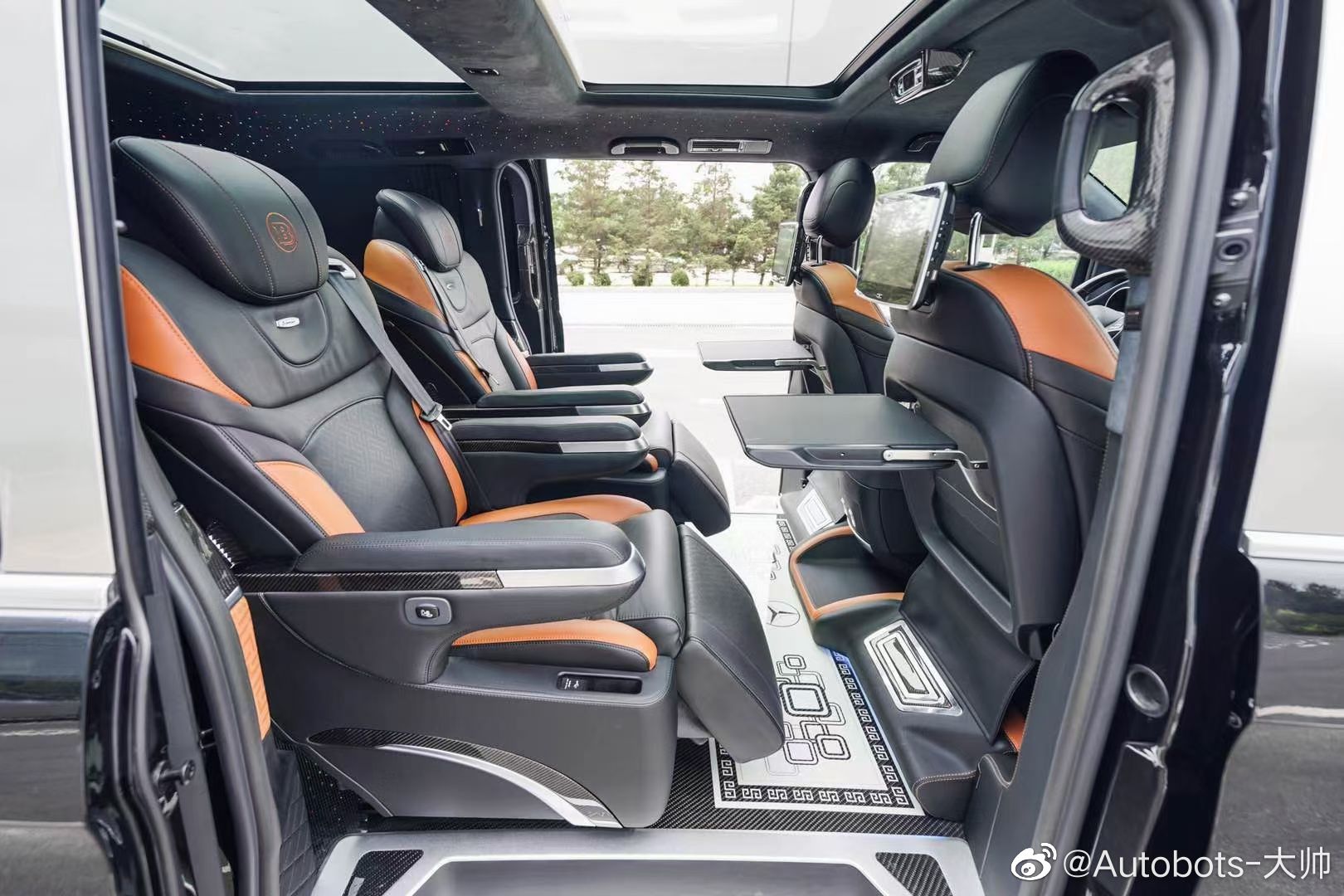 国六巴博斯版奔驰VS980 5.37米 七座 全车碳纤维定制