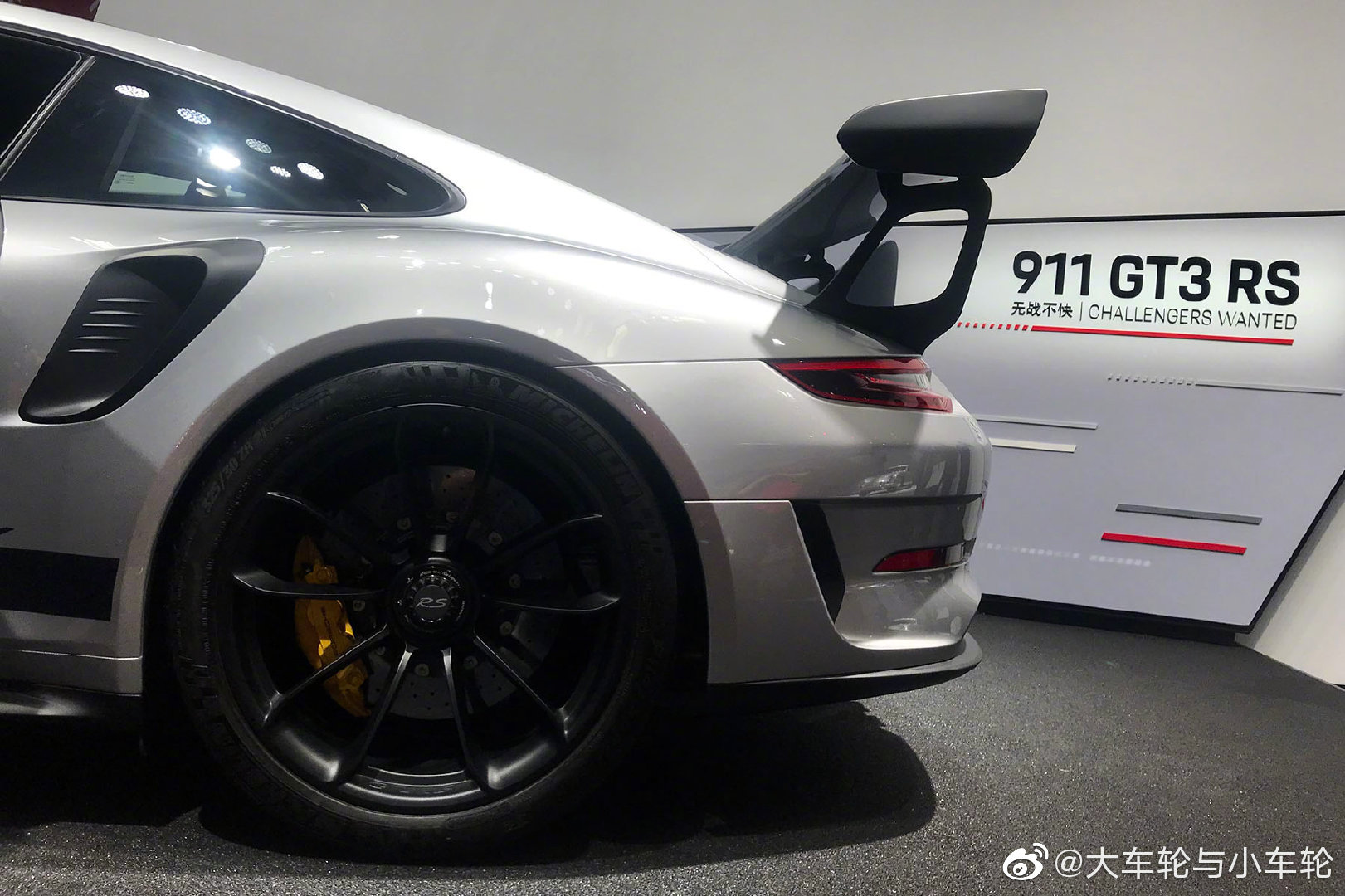 豪车阵丰田86交通安全你我他容，看得眼花缭乱，这是哪款车型吗