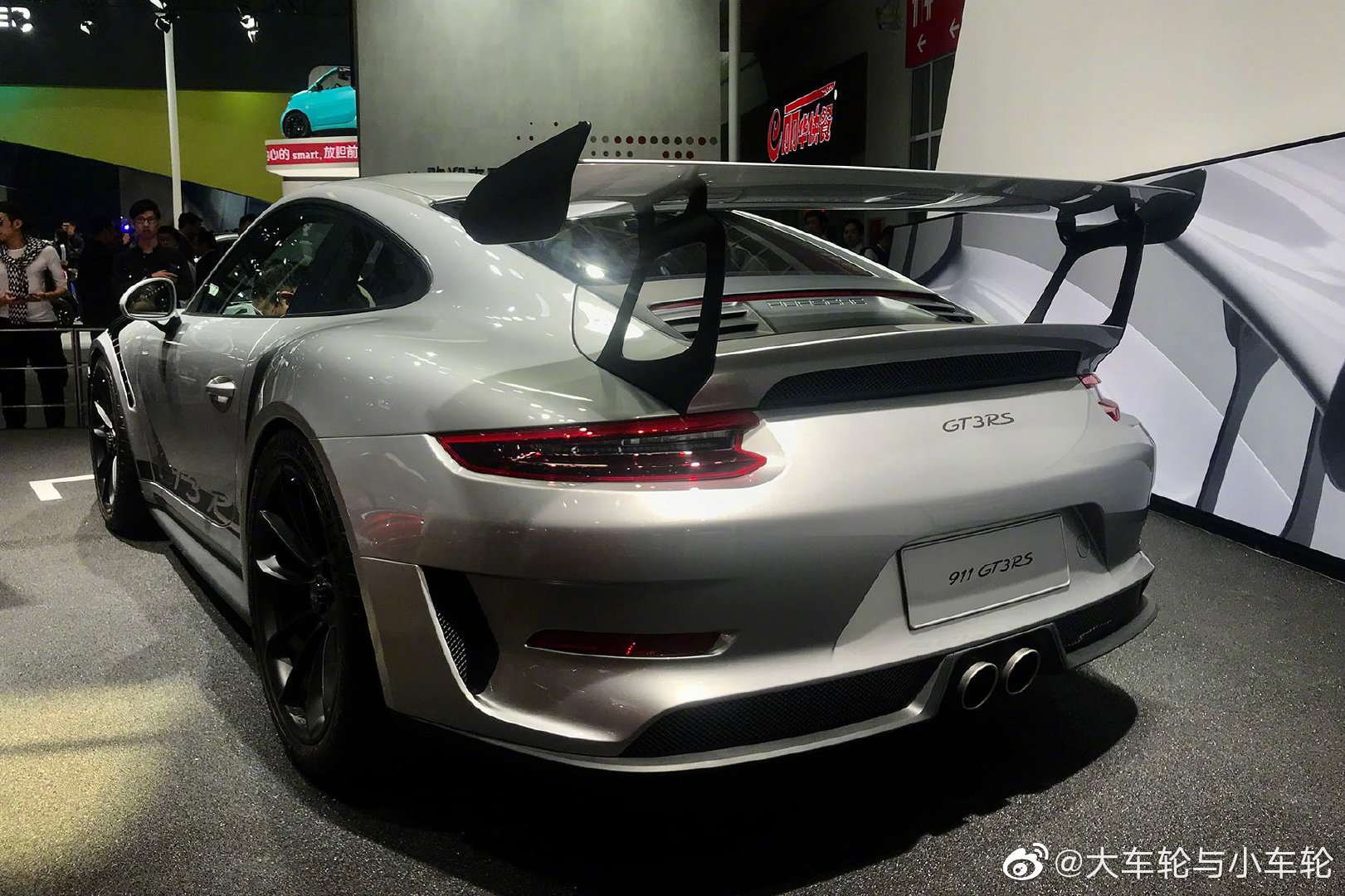 豪车阵丰田86交通安全你我他容，看得眼花缭乱，这是哪款车型吗