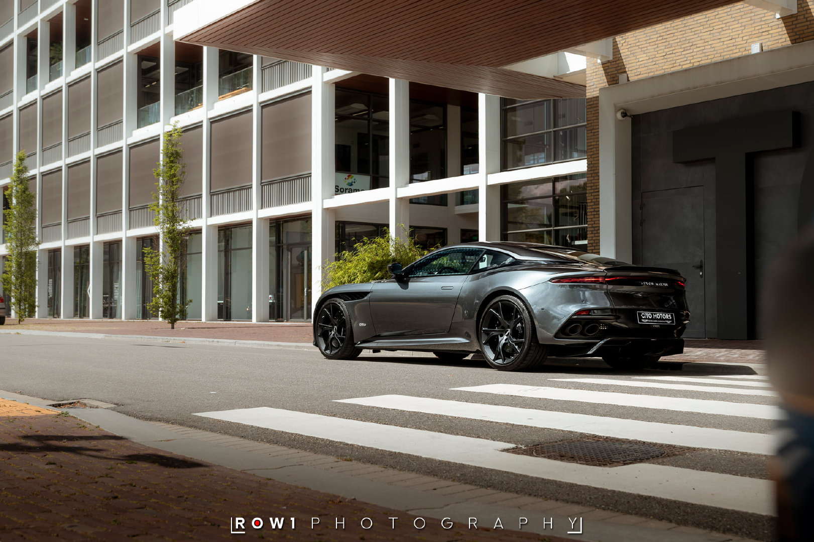 分享图片 埃因霍温，Aston Martin DBS Superleggera.