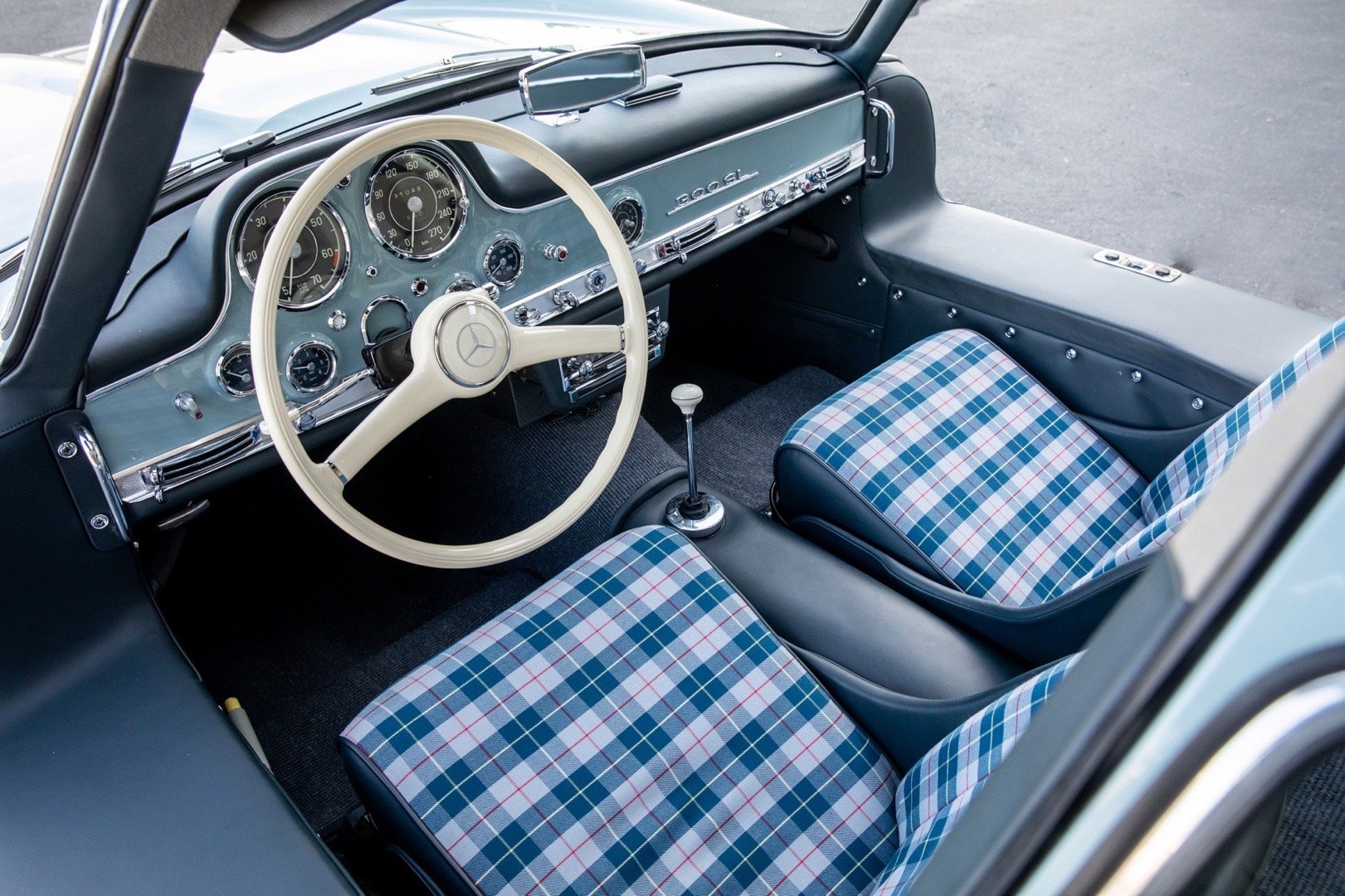 这款稀有的1957年梅赛德斯-奔驰300 SL刚以115万美元的价格售出