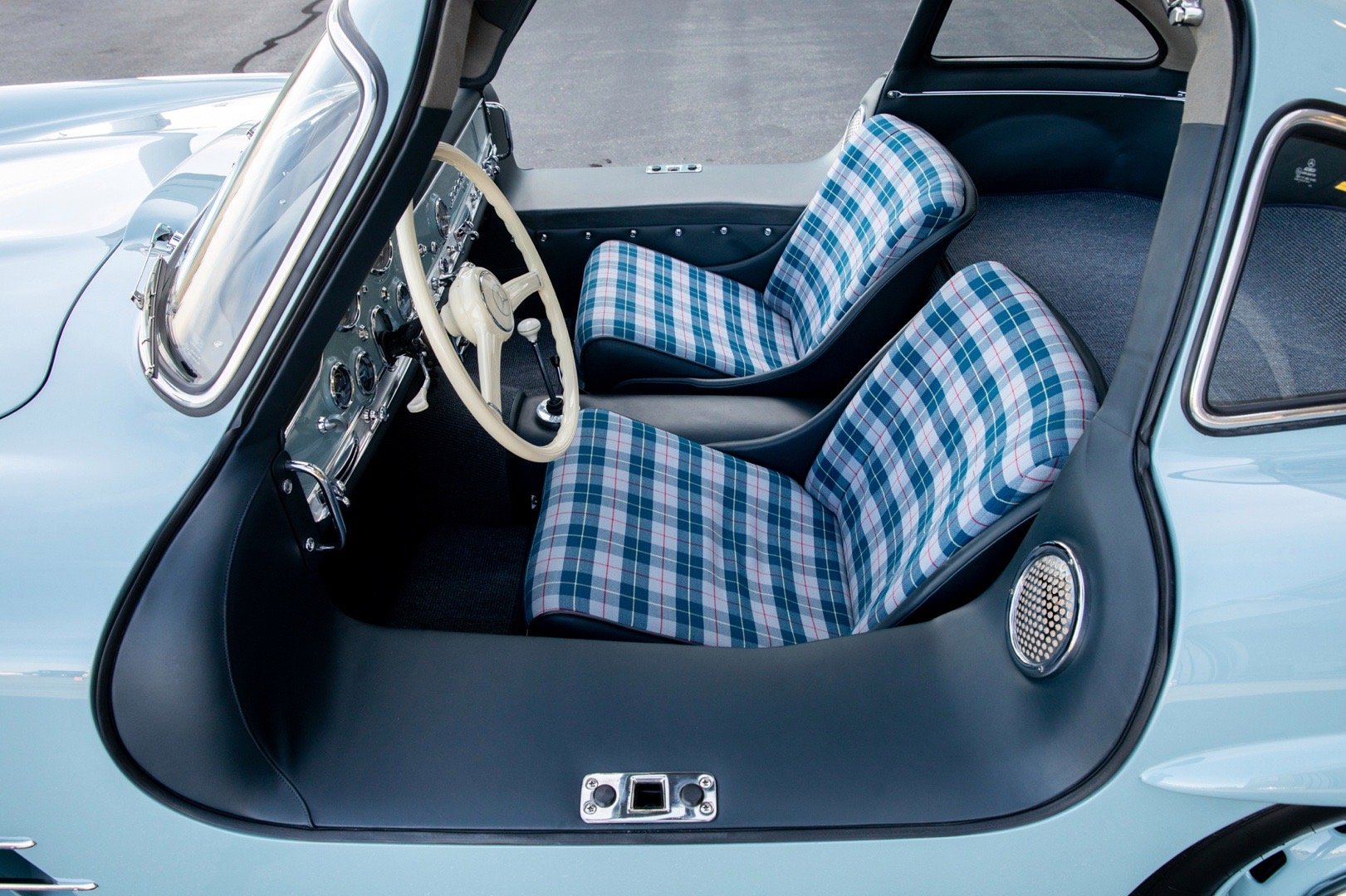 这款稀有的1957年梅赛德斯-奔驰300 SL刚以115万美元的价格售出