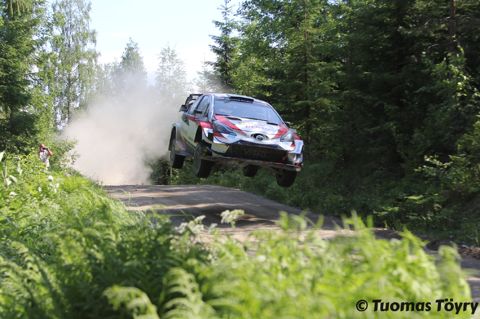 丰田车队测试2020款赛车，两名车手罗万佩拉和奥吉尔先后登场。