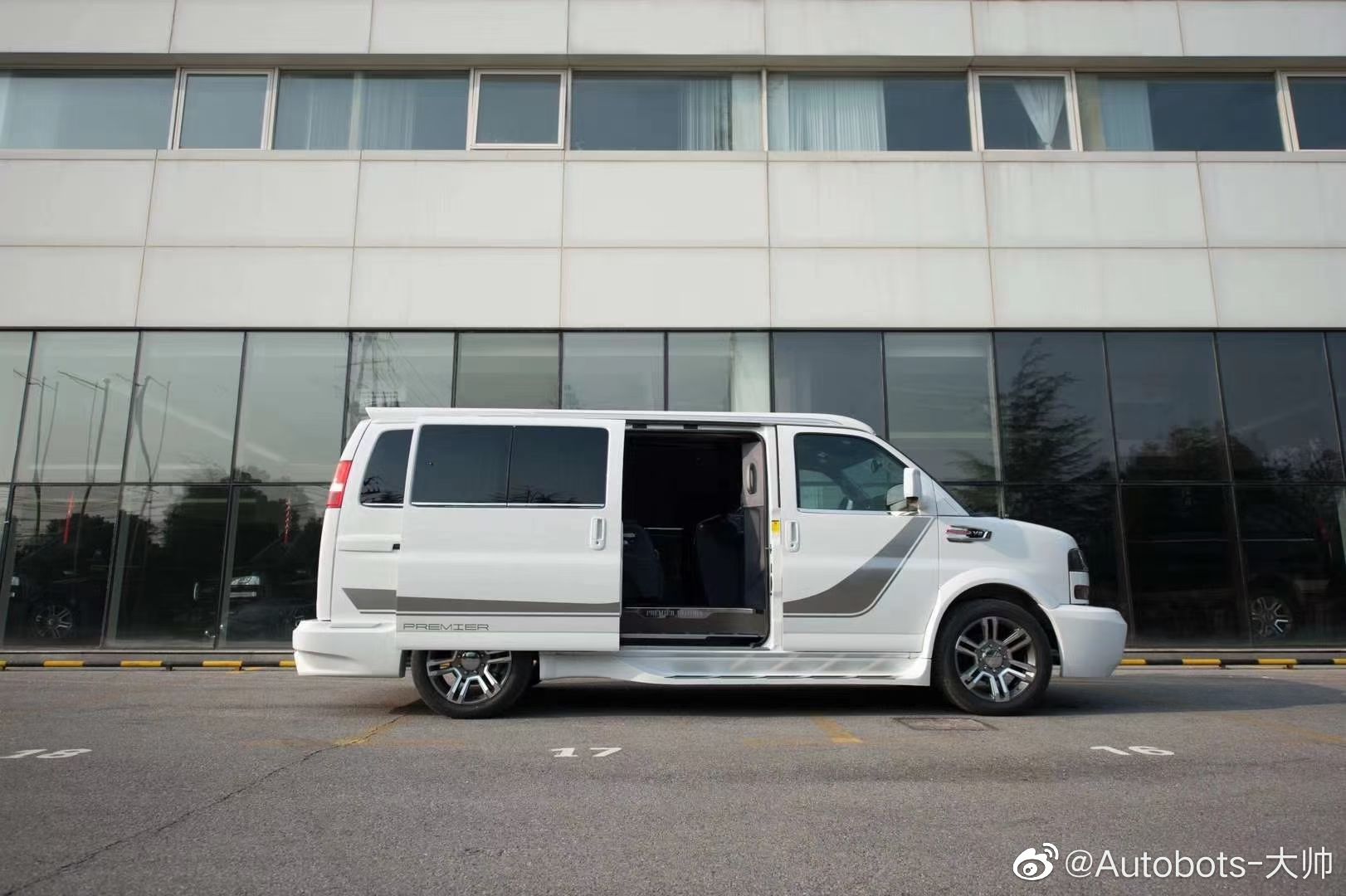 20款GMC雅尊天逸版 长5米7，6.0L马力327，V8发动机