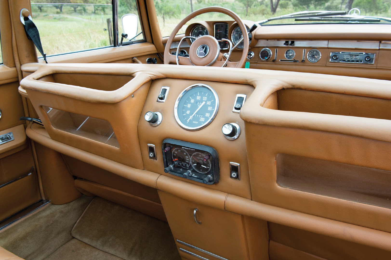 奔驰S级的老祖宗， 贵族绿1966年 Mercedes Benz 600 。