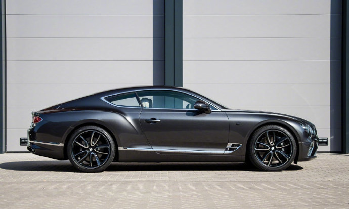 宾利欧陆太漂亮了，这是心动的感觉？