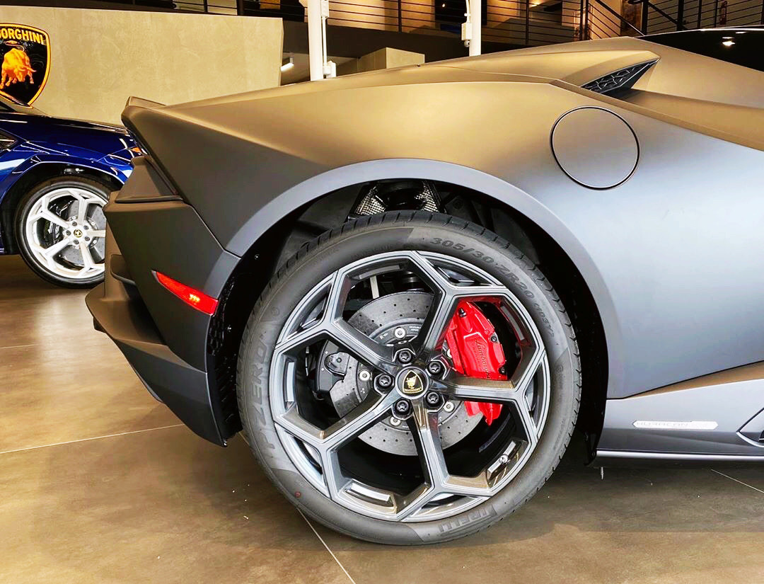 Lamborghini Huracan EVO Spyder  前脸是不是很帅气呢？