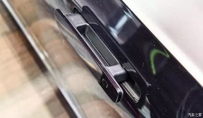 全新的红旗H9有望在5月上市，3.0T引擎，35万元起