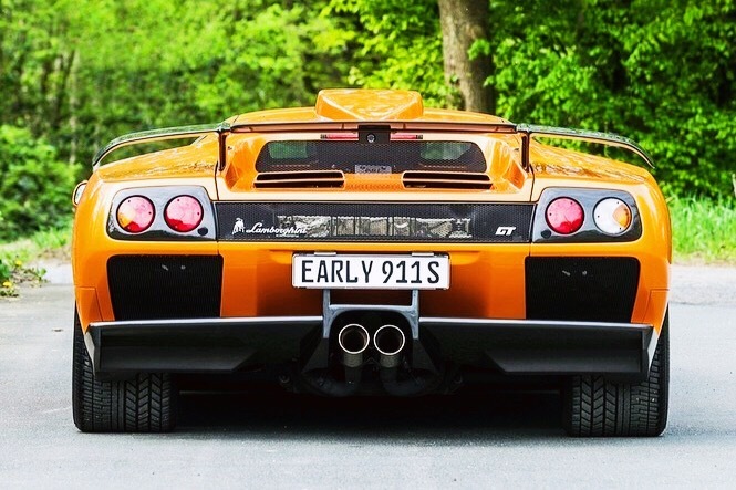 放现在看，还是很帅气的 Lamborghini Diablo GT
