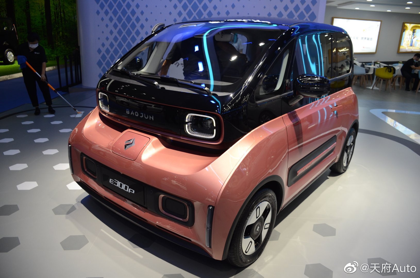 新宝骏e300这是一个应该出现在科幻电影里面的小车