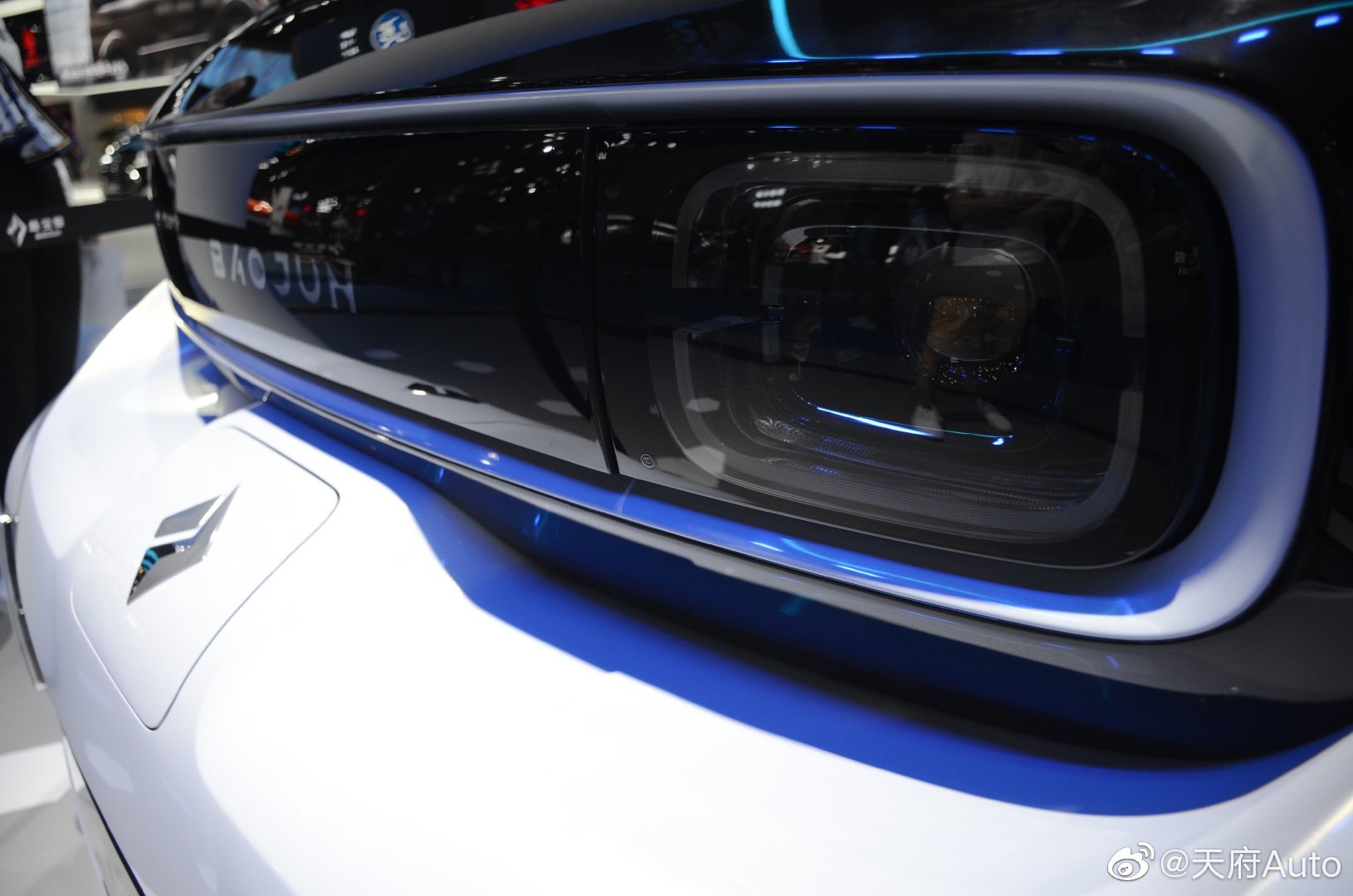 新宝骏E300,这是一个应该出现在科幻电影里面的小车。