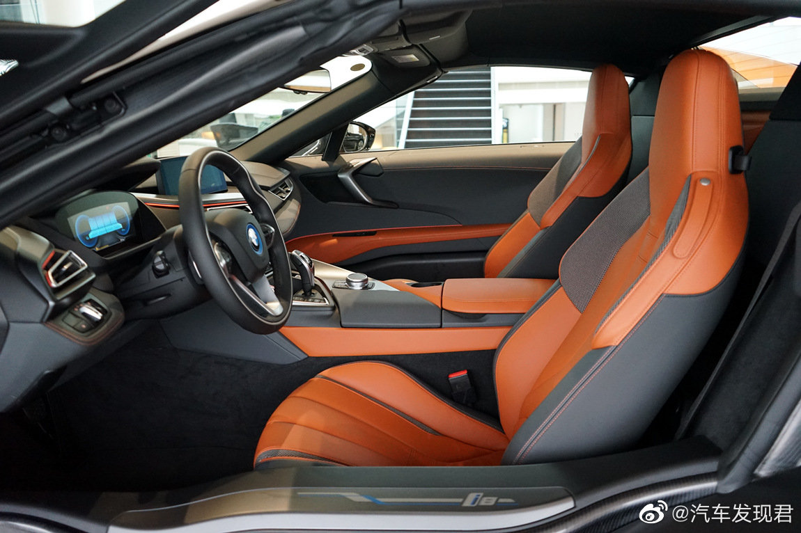 宝马 i8 敞篷版 电铜色带磨砂灰/电铜色拼墨灰