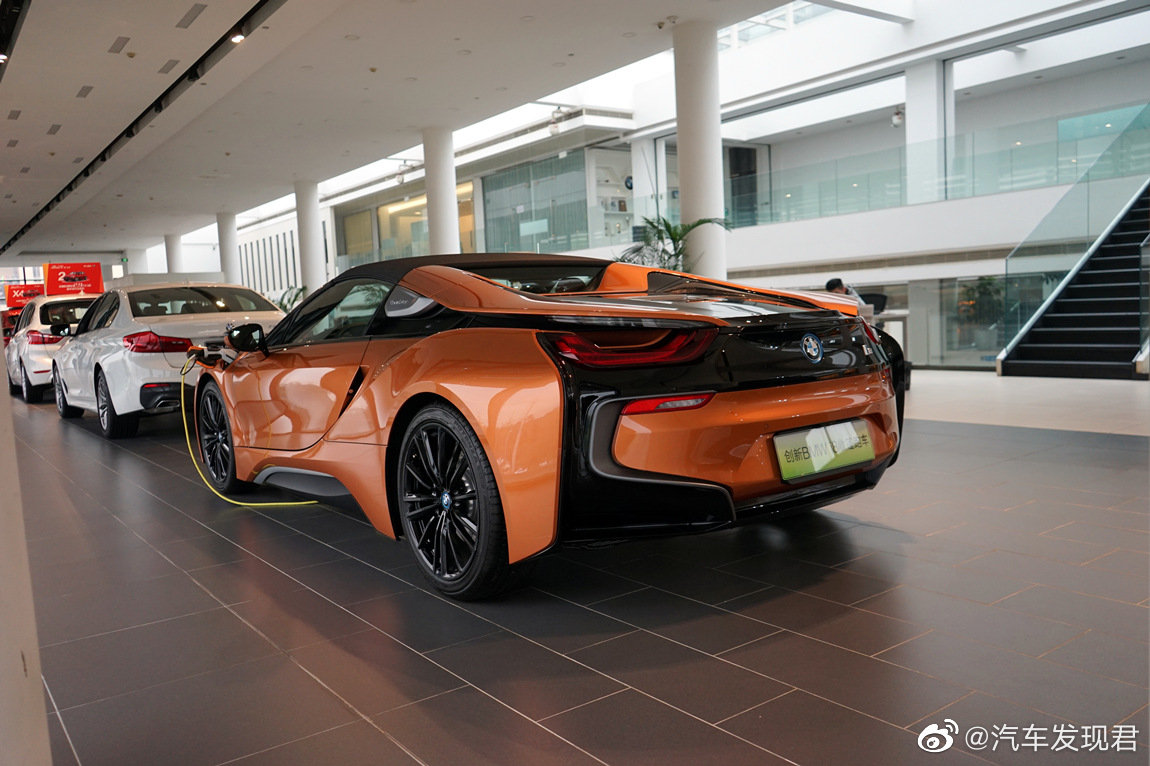 宝马 i8 敞篷版 电铜色带磨砂灰/电铜色拼墨灰