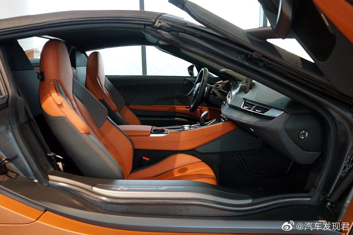 宝马 i8 敞篷版 电铜色带磨砂灰/电铜色拼墨灰