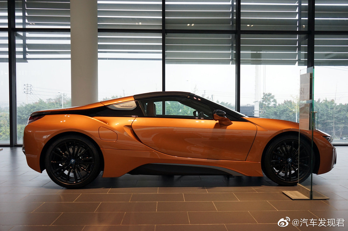 宝马 i8 敞篷版 电铜色带磨砂灰/电铜色拼墨灰