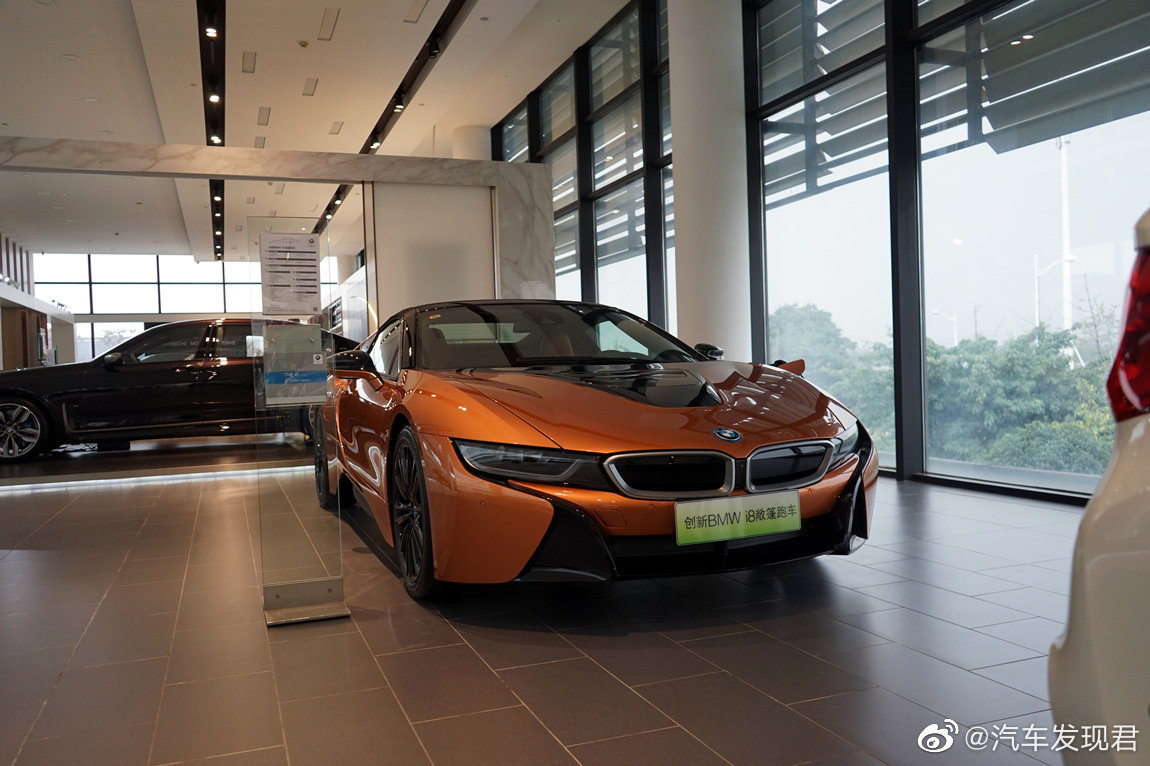 宝马 i8 敞篷版 电铜色带磨砂灰/电铜色拼墨灰