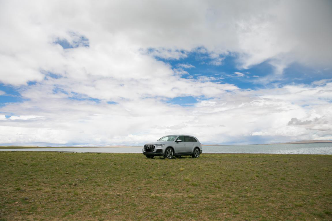 奥迪全新Q7很适合这样的旅行场景。