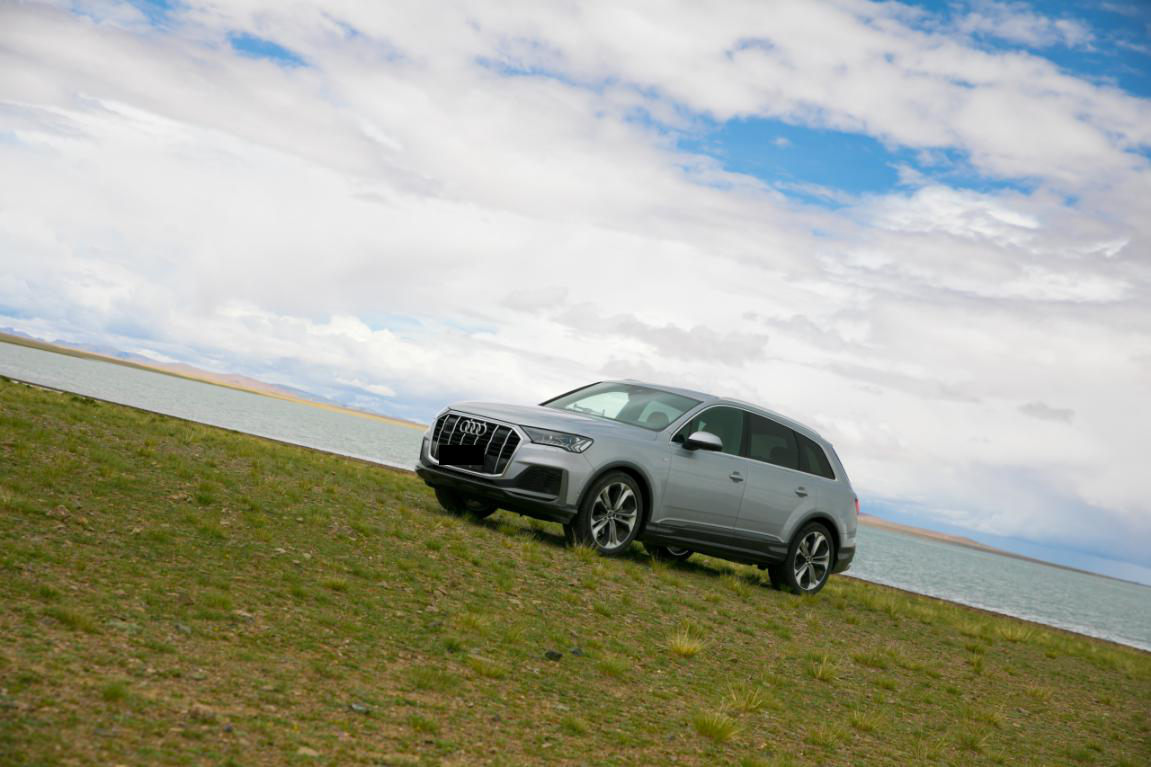 奥迪全新Q7很适合这样的旅行场景。