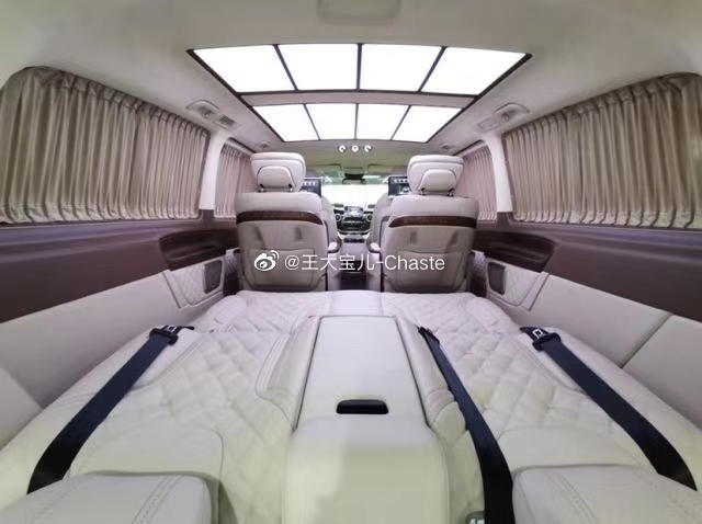 汽车美图赏析：奔驰V250 迈巴赫VS680限量版