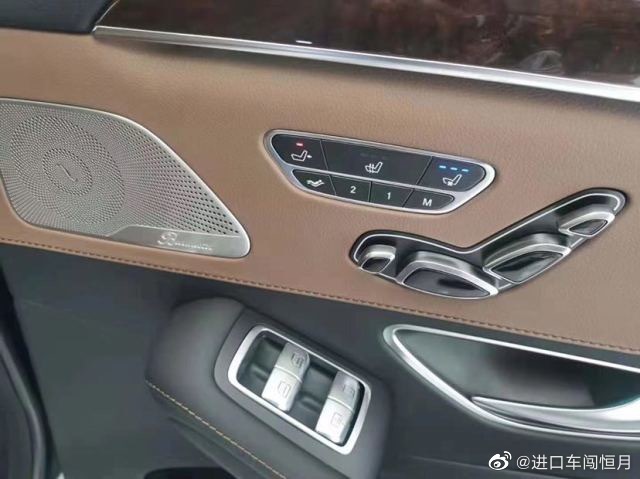 奔驰S560 4.0 直列八缸发动机 470匹马力