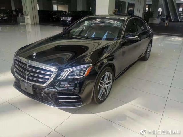 奔驰S560 4.0 直列八缸发动机 470匹马力